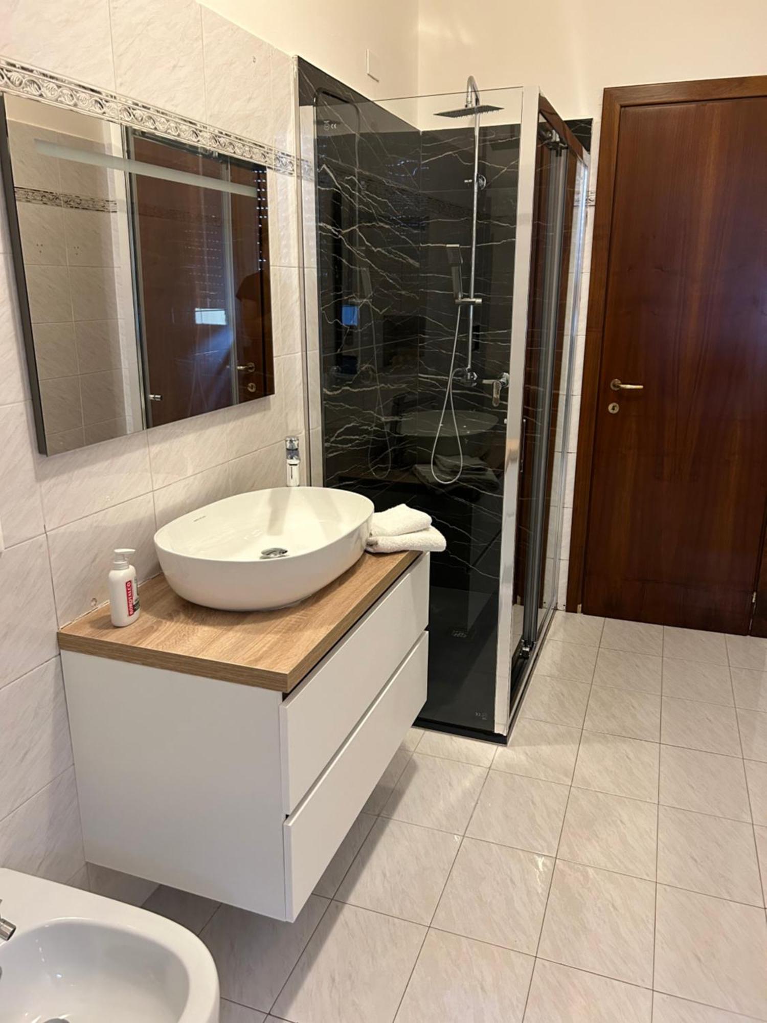 Bed and Breakfast Bed Station -Self Check In- Bergamo Esterno foto